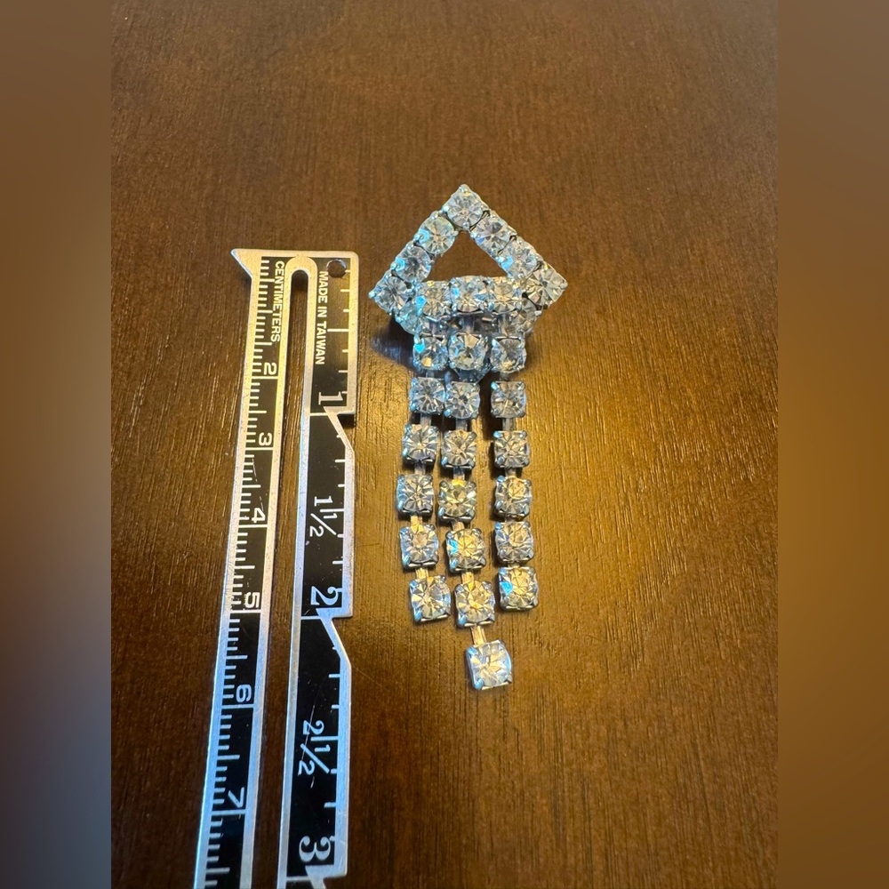 Elegant Silver Rhinestone Brooch - Picture 2 of 2